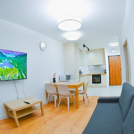 Elegant Two-Room Apartment, City Center, Balcony ,Sleeps 4 كراكوفيا المظهر الخارجي الصورة